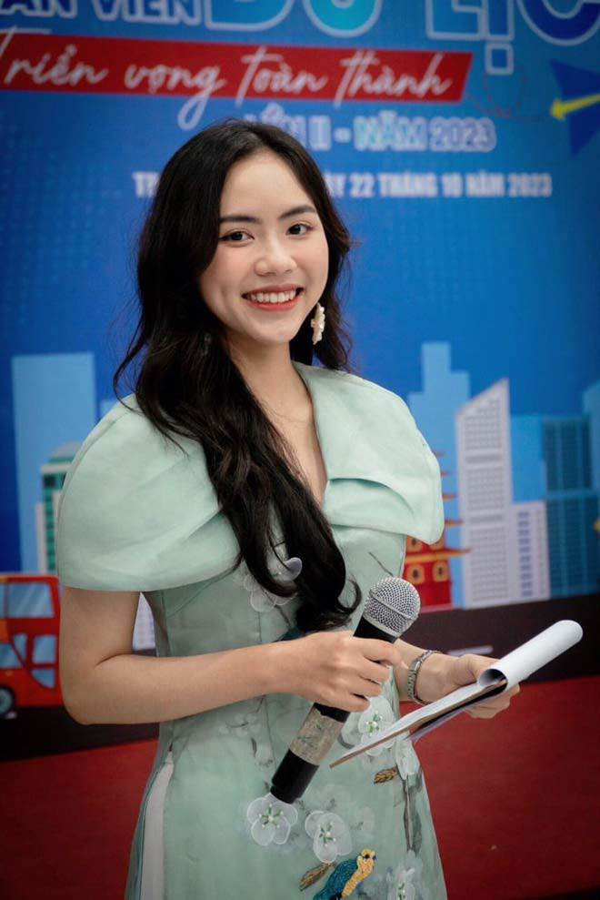 Cô nàng thí sinh Đường lên đingr Olympia từng nhận danh hiệu “Học sinh 3 tốt” cấp trung ương năm 2018 -2019, danh hiệu học sinh giỏi toàn diện xuất sắc nhất trường do Sở GD-ĐT tỉnh Phú Yên trao, giải Ba đồng đội chung kết theo dòng sự kiện tỉnh Phú Yên năm 2019. Năm 2021, cô lần thứ 2 được trao danh hiệu “Học sinh 3 tốt cấp Trung ương”.