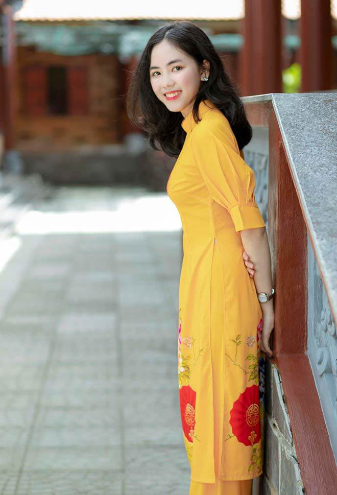 Nàng hot girl Đường lên đỉnh Olympia nổi bật với vai trò MC, chuyên dẫn dắt các chương trình, sự kiện nổi bật tại trường.