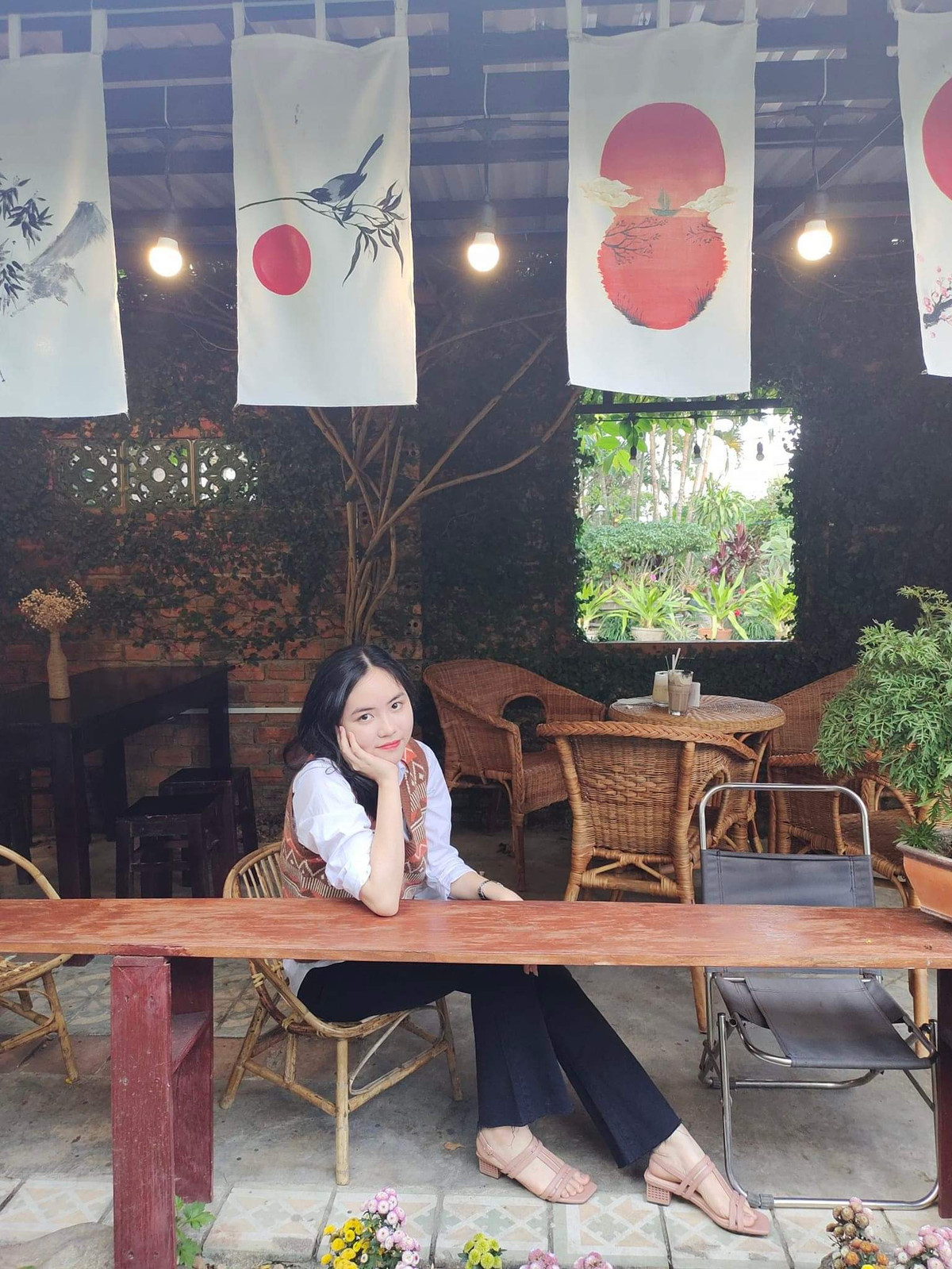 Với hoạt động trên, “hot girl Olympia” trau dồi được rất nhiều kỹ năng, đặc biệt là kỹ năng dẫn dắt, giao lưu, tổng hợp… Cô được tiếp xúc với những người thành công trong lĩnh vực này, từ đó học hỏi thêm nhiều điều bổ ích.