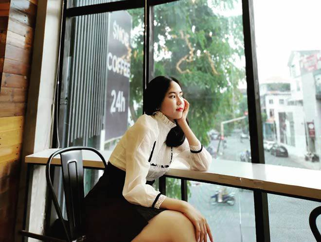 Hồng Lam cũng là thành viên hoạt động sôi nổi tại ban MC/phát thanh viên của CLB truyền thông/phóng viên trẻ của trường Tài chính.