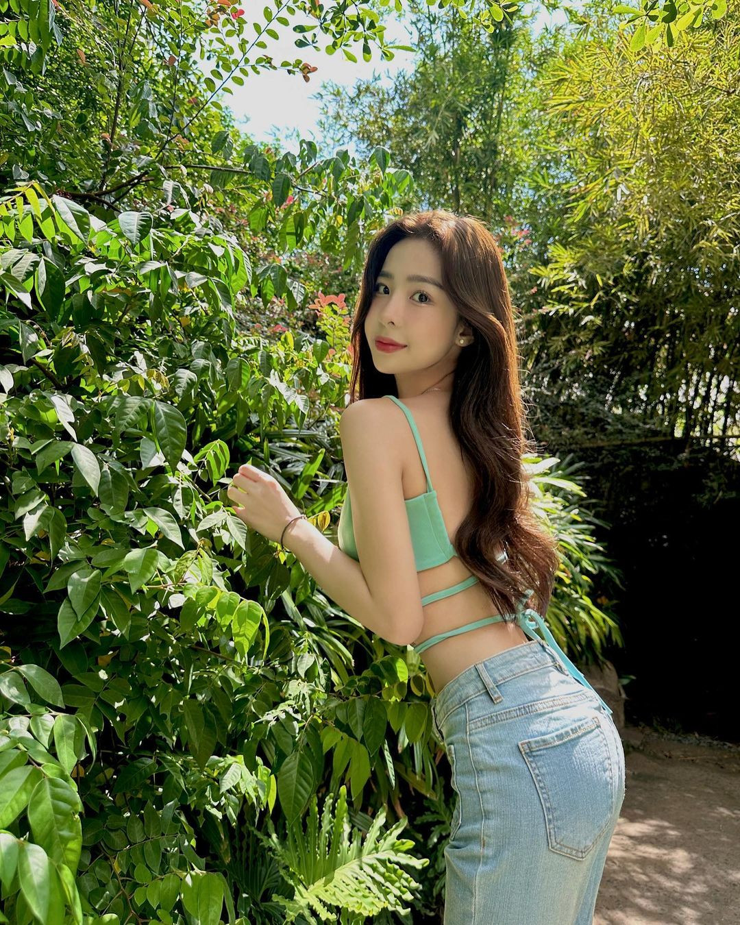 Tammy Phạm sở hữu gương mặt xinh xắn và vóc dáng quyến rũ mê người. Cô nàng từng nổi như cồn với loạt ảnh diện đồ gợi cảm miễn chê.