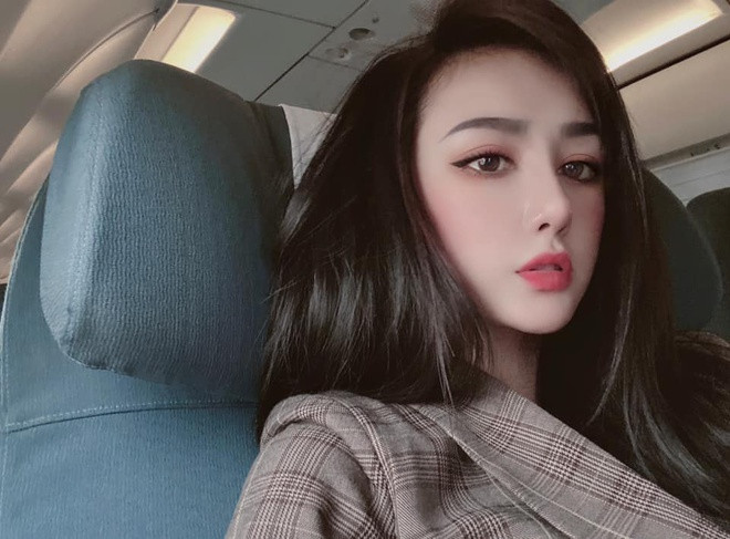 Cho những ai quên mất thì hồi tháng 8/2020, Bella từng tiết lộ rằng đã quen Karik từ khoảng 4 năm trước, khi đó cô nàng mới 21 tuổi.