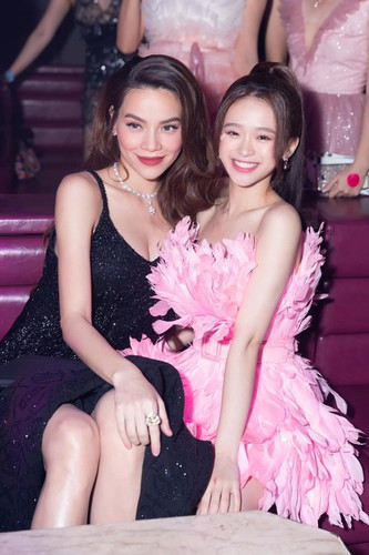 Trong dàn túi hiệu Linh Ka sở hữu gồm Dior, Gucci, Louis Vuitton, Chanel… có không ít món trong số đó còn có giá lên tới trăm triệu đồng.