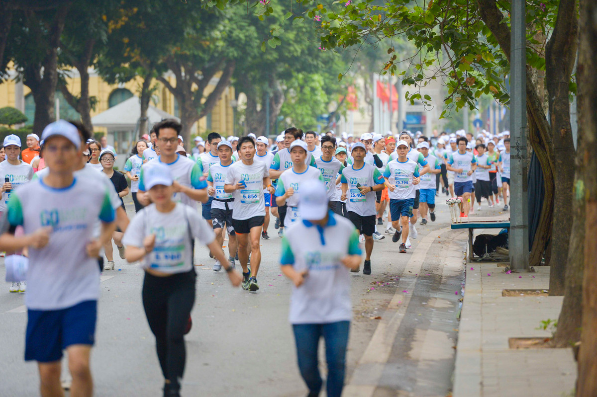Giai chay huong ung Gio Trai Dat 2023 thu hut hang nghin 