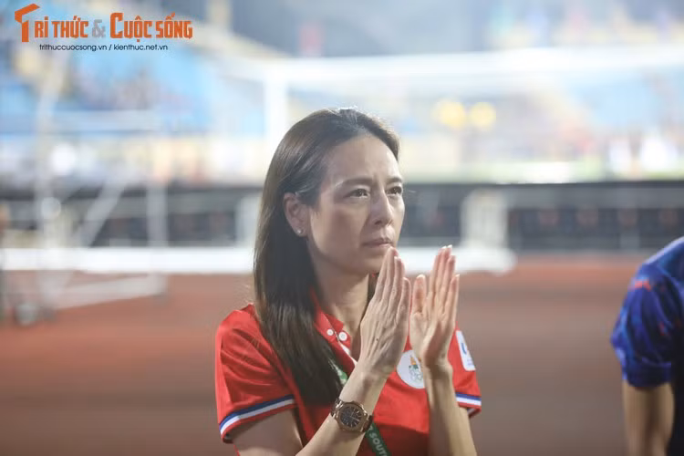 "Người đàn bà thép" của U23 Thái Lan phải gọi bác sĩ của U23 Thái Lan để kiểm tra tình hình.