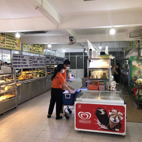 Theo Lan Phương chia sẻ, thức ăn của căn tin trường Đại học Ngân hàng vốn nổi danh trong giới sinh viên khu vực TP.HCM. Ảnh: FB Lan Phương