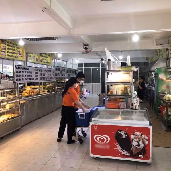 Theo Lan Phương chia sẻ, thức ăn của căn tin trường Đại học Ngân hàng vốn nổi danh trong giới sinh viên khu vực TP.HCM. Ảnh: FB Lan Phương