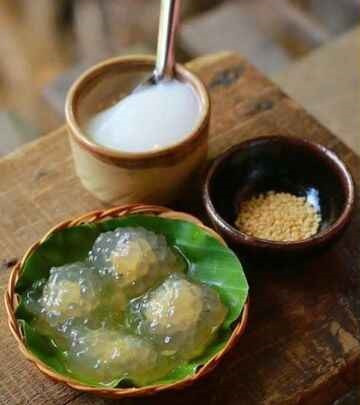 Giống như nhiều người khác, những món ăn thời thơ ấu ở quê nhà của Mỹ Linh luôn in sâu trong tâm trí với hoài niệm khó quên. Chính bởi vậy, cô nàng đã nghĩ ra cách biến chúng từ những món ăn dân dã miền Tây trở nên đặc biệt để giới thiệu tới bạn bè.