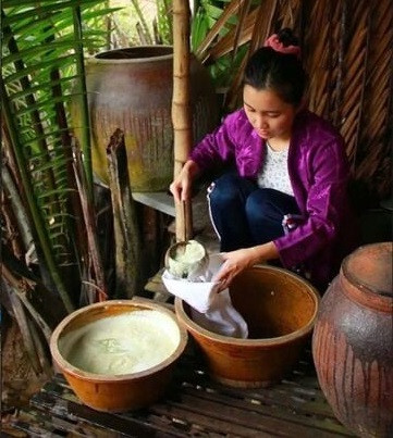 Việc Mỹ Linh cùng em gái lập kênh "Hồi Ức Mái Tranh" trên TikTok bắt nguồn từ niềm đam mê với việc quay phim, chụp ảnh và nấu ăn. Hai chị em luôn muốn sản xuất những nội dung gợi nhớ lại hình ảnh quen thuộc về mái tranh, bếp lửa.