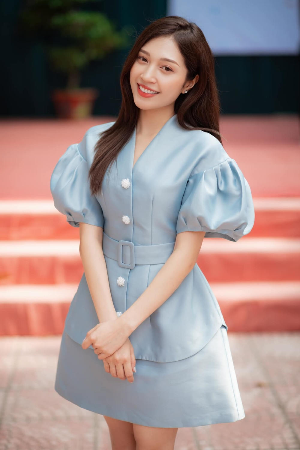 Ngọc Anh tâm sự: "Ngọc Anh là một người rất thích xem thể thao, đặc biệt là bóng đá. Tôi hồi hộp khi được chọn dẫn chương trình trực tiếp cùng anh Quốc Khánh, tuy nhiên cũng thấy vinh dự và cố gắng làm tốt công việc của mình. Ở chương trình, tôi vui khi được gặp các cầu thủ mình từng yêu mến, họ cũng là những người rất thân hiện và dễ thương".