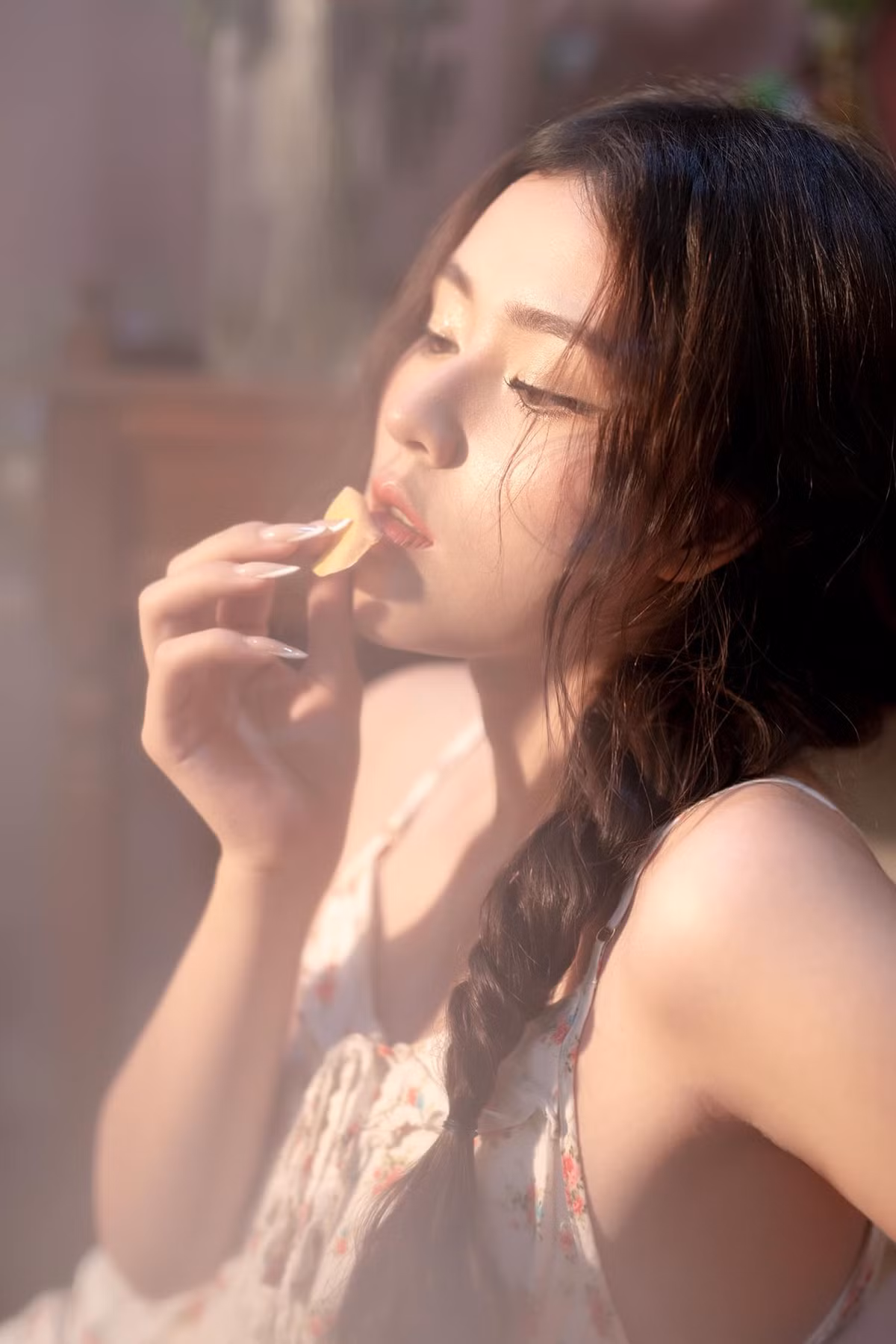 Hiện tại, Hồng Hân đang là KOL và người mẫu ảnh. Bản thân cô cũng rất yêu thích công việc này vì được mặc lên những bộ đồ đẹp của các thương hiệu và học hỏi được nhiều thứ trong cuộc sống.