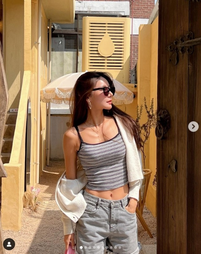 Để sở hữu và bảo toàn vòng 2 đẹp như mơ, Mizili Yoon phân bổ lịch tập đều đặn cho các nhóm cơ thay vì chỉ chăm chăm tập bụng.