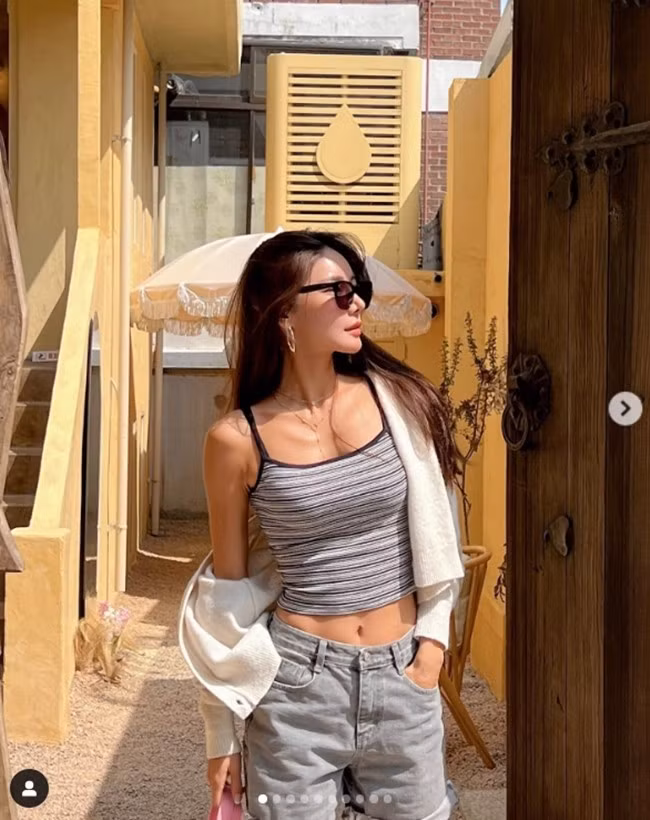 Để sở hữu và bảo toàn vòng 2 đẹp như mơ, Mizili Yoon phân bổ lịch tập đều đặn cho các nhóm cơ thay vì chỉ chăm chăm tập bụng.