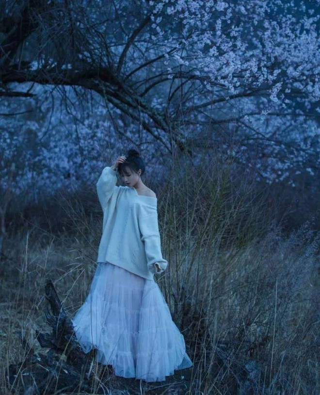 Ngoài nội dung hấp dẫn, điều khiến các video của Tử Thất nhận được nhiều sự yêu mến của dân mạng là vẻ ngoài xinh xắn của cô.