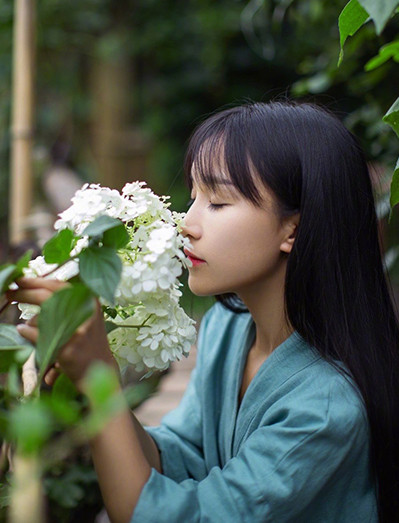 Trước khi trở thành một Youtuber nổi tiếng, Tử Thất từng làm nhiều công việc như bồi bàn, DJ quán bar… trong vòng 7, 8 năm.