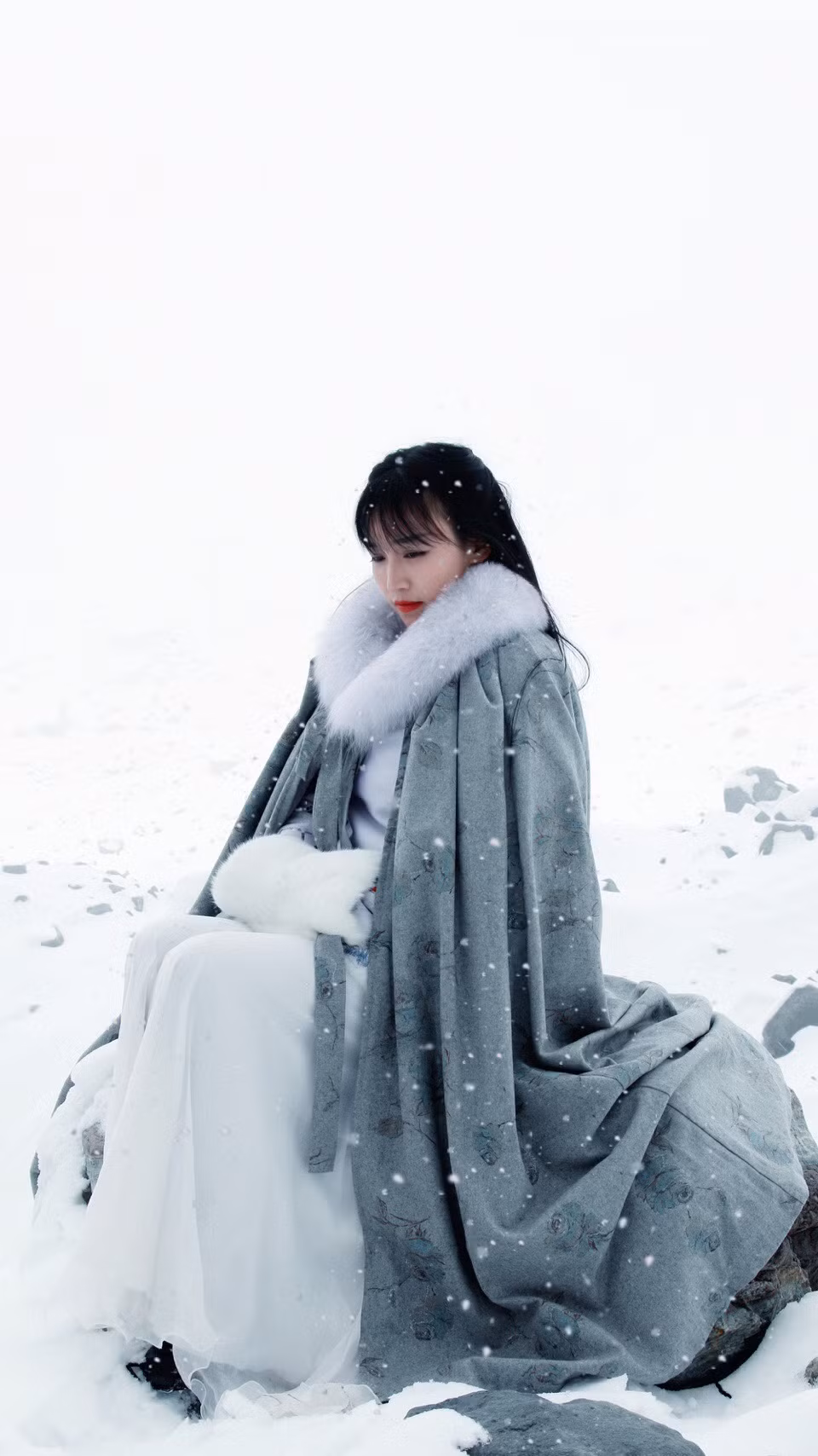 Dù ngày càng xuất hiện nhiều kênh ẩm thực theo phong cách cổ trang, những sản phẩm của kênh Youtube Lý Tử Thất luôn được nhiều người đón chờ. Các video của cô cũng được dân mạng đánh giá là ngày càng chuyên nghiệp, có đầu tư hơn.