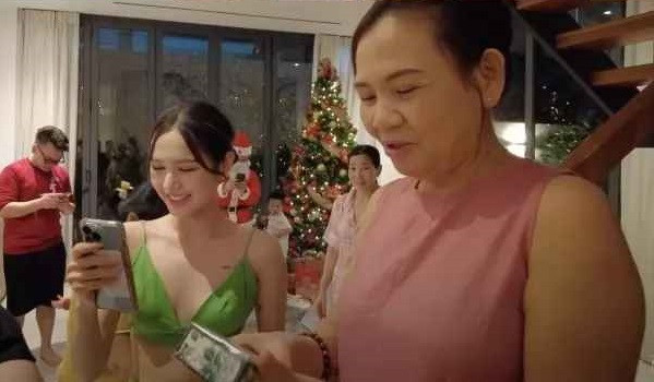 Ngoài ra, hot girl Xoài Non từng góp mặt tại một số sitcom, MV ca nhạc.