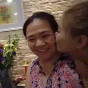 Lấy chồng giàu có, nhiều người cho rằng nàng hot girl "ăn bám" chồng để có cuộc sống sung sướng. Nhưng trong một chia sẻ, Xoài Non tiết lộ cô và ông xã độc lập kinh tế, tiền ai kiếm được người đó tiêu.