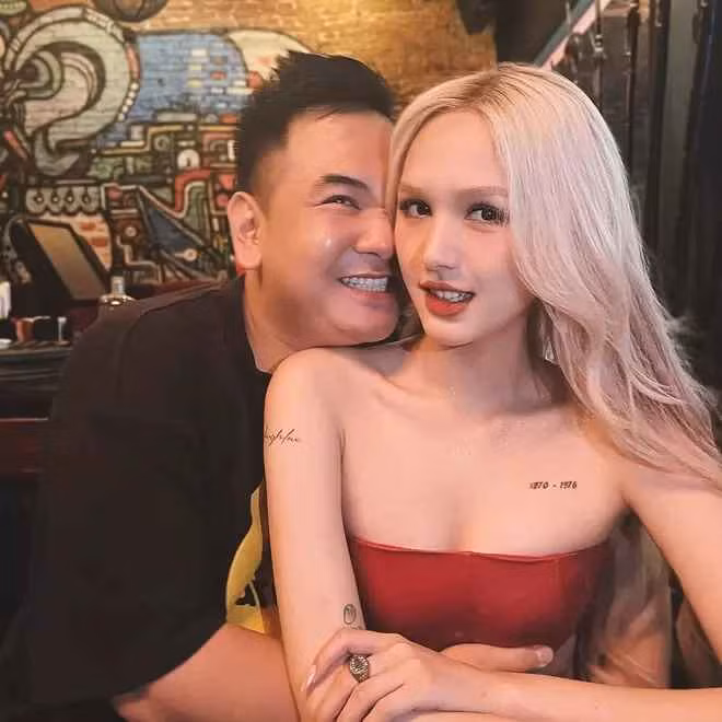 Nghe đến đây thôi cũng đủ thấy tiềm lực kinh tế của nàng hot girl chả phải dạng vừa bởi quán sắp mở nằm ở vị trí đặc địa. Chỉ cần nhìn bên ngoài thôi cũng thấy hoành tráng lắm rồi.