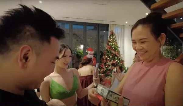 Xoài Non tên thật là Phạm Trang (sinh năm 2002) được biết đến với danh xưng “hot girl Instagram”, sở hữu hàng trăm nghìn lượt theo dõi trên mạng xã hội.