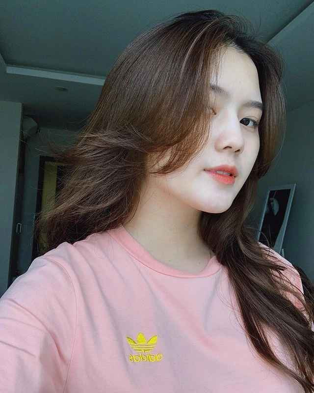 Cặp đôi tổ chức đám cưới tại một khách sạn nổi tiếng ở Hà Nội. Địa điểm này từng là nơi trung vệ Bùi Tiến Dũng tổ chức lễ cưới với bà xã Nguyễn Khánh Linh.