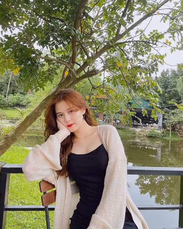 Được biết, Tố Uyên vừa sinh quý tử đầu lòng cho chồng cầu thủ cách đây hơn 3 tháng.