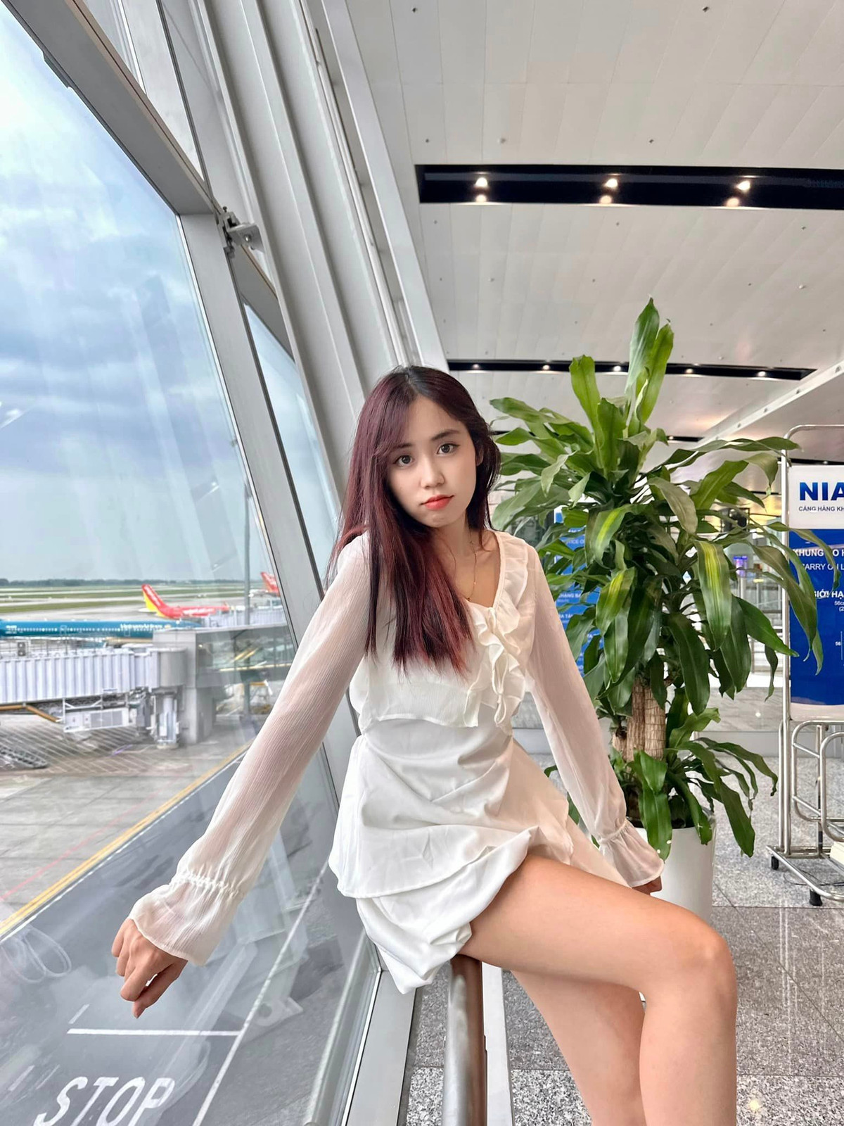 Sau khi tốt nghiệp cấp 3 tại Lào, Maysa tìm kiếm cơ hội đi du học nước ngoài. Cô gái SN 2001 tự làm hồ sơ, đăng ký xét tuyển vào nhiều trường đại học nổi tiếng tại Mỹ, Singapore, Hungary… và may mắn giành được học bổng 30-40%.