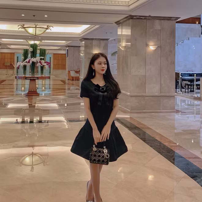 Cũng giống như những bạn trẻ cùng trang lứa khác, Kalli Nguyễn có sở thích làm đẹp, đi mua sắm, và đặc biệt là thích đi du lịch.