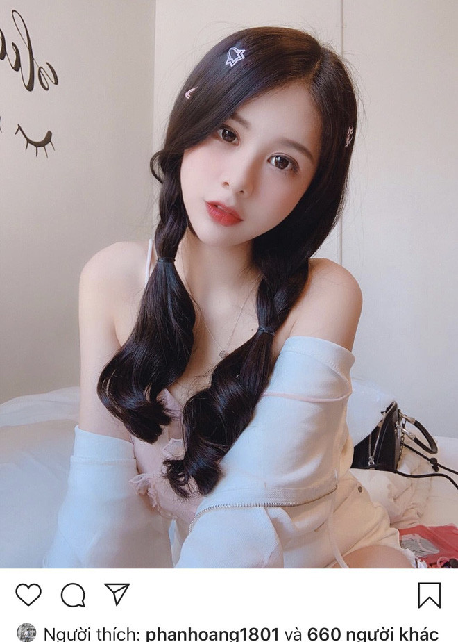 Kalli Nguyễn là cái tên trong dàn hot girl 9X đời cuối không xa lạ gì với cư dân mạng. Cô nàng sinh năm 1998 này còn được biết tới là bạn gái tin đồn của thiếu gia giàu nhất nhì đất Sài thành là Phan Hoàng.