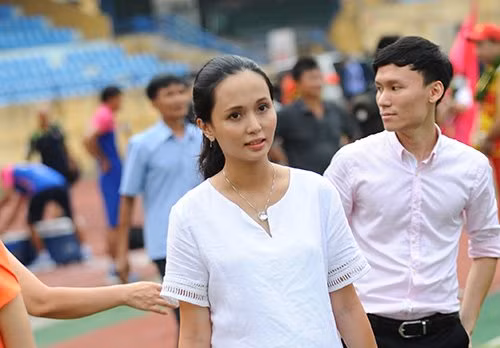 Cùng ngắm nhìn thêm những bức ảnh của 2 ái nữ nhà cựu Chủ tịch CLB Sài Gòn FC là Huyền Mi và Quỳnh Anh.