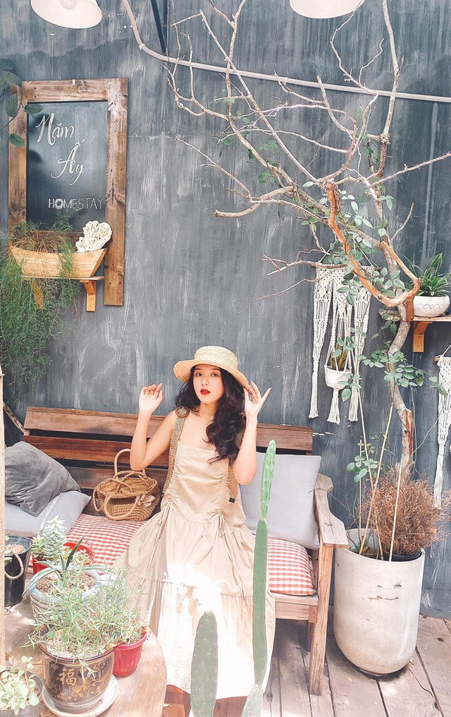 Bên cạnh công việc làm người mẫu ảnh, Trúc Lâm bắt đầu với công việc kinh doanh ngay tại tỉnh Phú Yên.