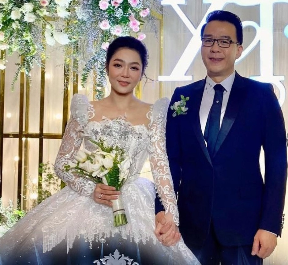 Đây không phải lần đầu tiên Thắng Ngô lên tiếng bảo vệ vợ trẻ.