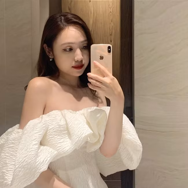 Trên Facebook cá nhân, Dương Hà thường chia sẻ hình ảnh đời thường ngọt ngào, dễ thương.