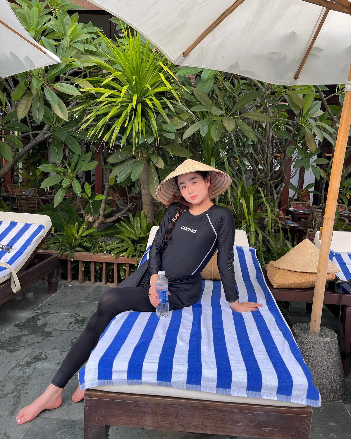 Từ khi còn theo học tại trường Đại học Sân khấu - Điện ảnh Hà Nội, Nam Thương đã là mẫu ảnh quen mặt với nhiều nhãn hàng.