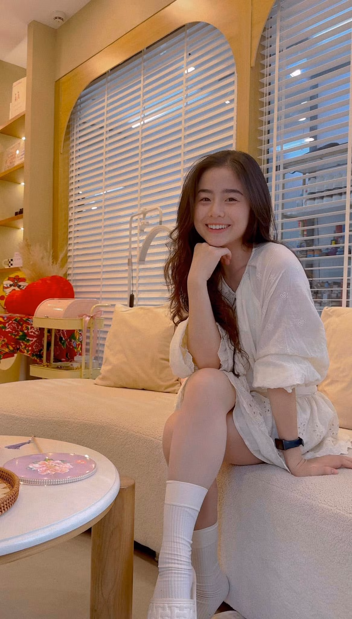 Hiện tại tài khoản Instagram của Nam Thương đang có 571.000 người theo dõi, con số này ở Facebook là 351.000 người.