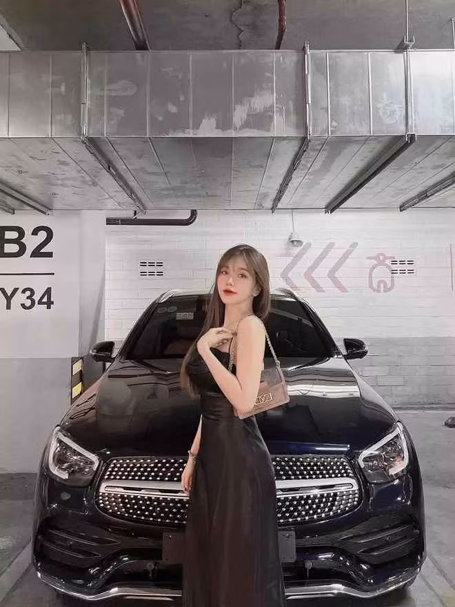 Nhưng ít ai biết, Hoàng Đức mất 4 tháng trời theo đuổi mà nàng vẫn “không đổ”.