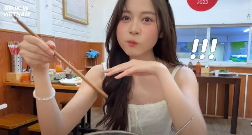 Gần đây, Jing có chuyến du lịch 2 ngày 1 đêm tại TPHCM. Trong thời gian khám phá nơi đây, nữ YouTuber ghé thăm một số điểm đến nổi tiếng và dành thời gian thưởng thức nhiều món ngon như bánh mì, phở, cà phê…