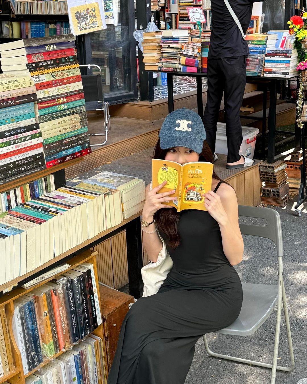 Ngoài các nội dung về thời trang, làm đẹp, Jing còn thường xuyên chia sẻ trên kênh của mình các video ghi lại trải nghiệm du lịch ở nhiều quốc gia như Hàn Quốc, Việt Nam…