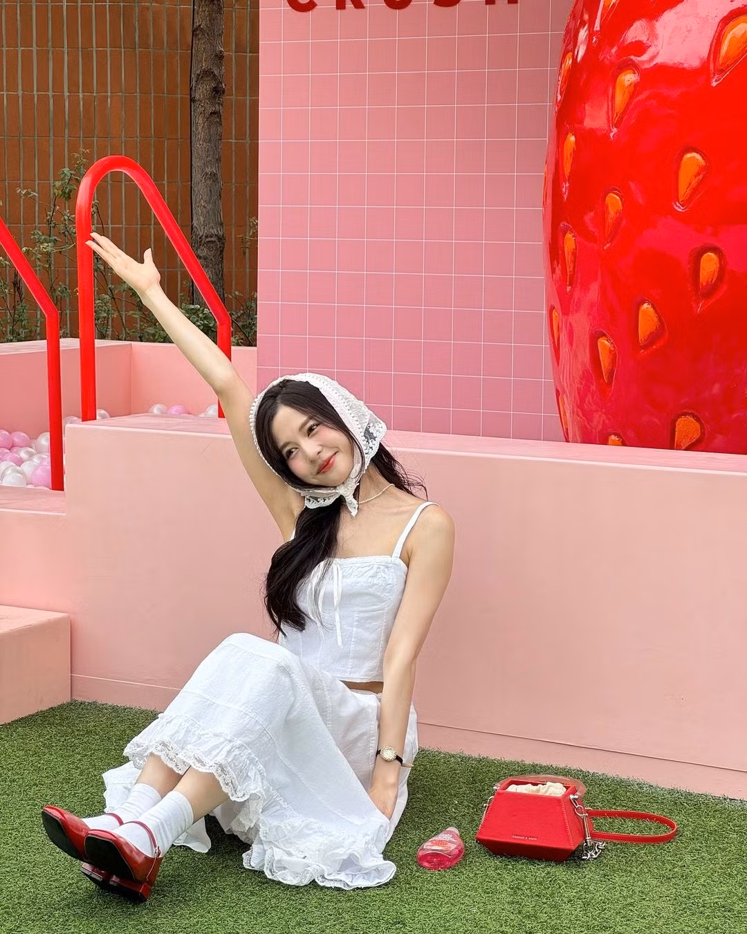 Jing tiết lộ từng có ấn tượng không tốt về hương vị của phở, do lần đầu thưởng thức món này nhưng tìm phải quán không ngon, nước dùng thiếu đậm đà. Tuy nhiên, khi nếm thử bát phở thố đá, cô gái trẻ hoàn toàn thay đổi suy nghĩ.