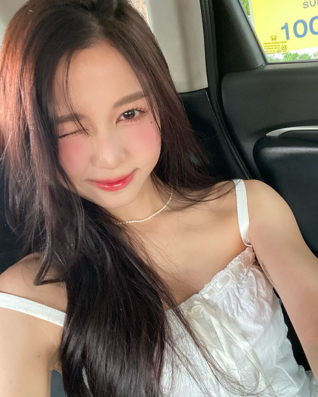 Tại quán, Jing gọi một suất phở thố đá. Các nguyên liệu được sắp xếp riêng biệt, gồm thịt bò tươi, bánh phở và rau thơm. Nước phở đựng trong thố đá nóng hổi.