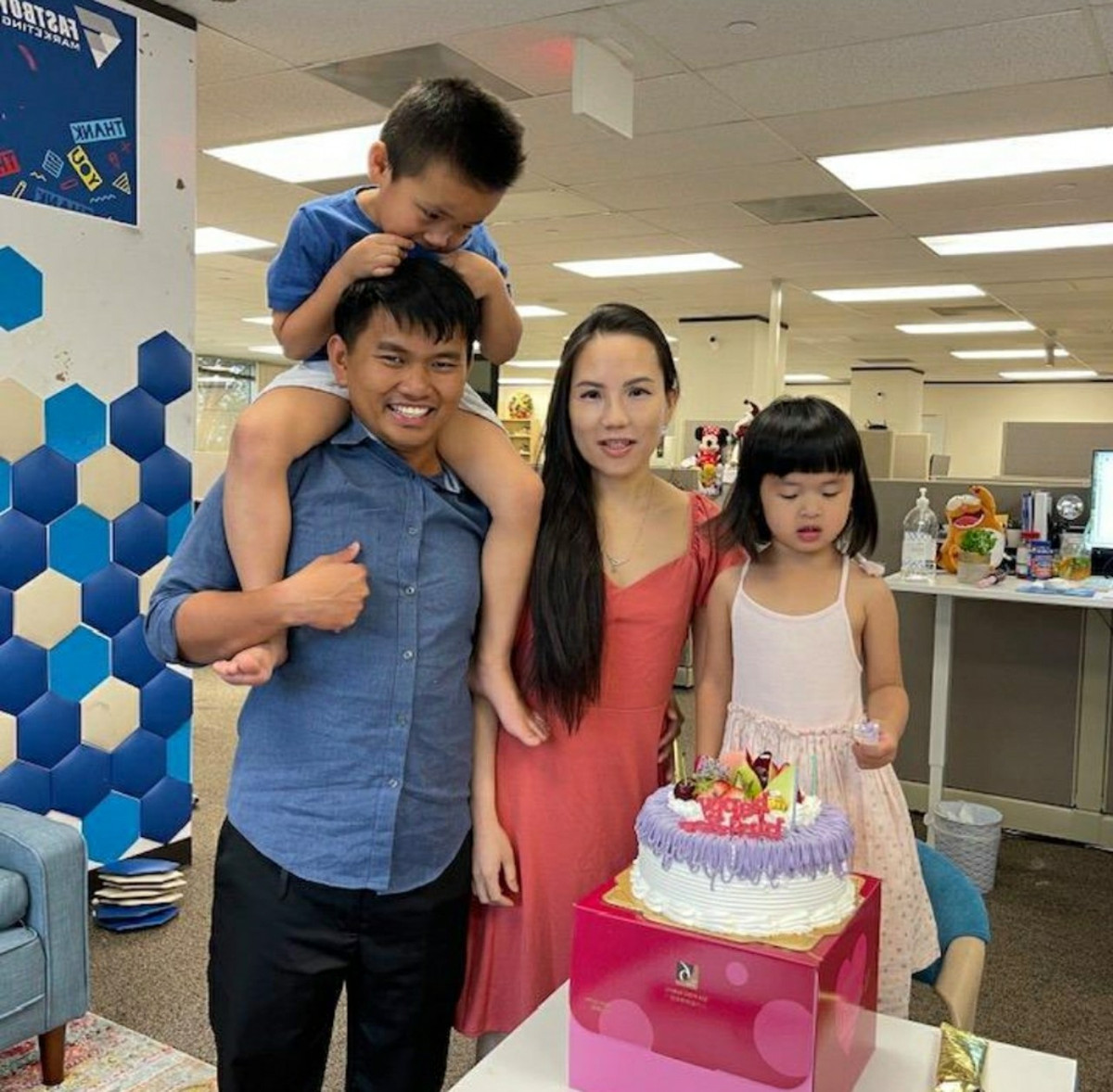 Hoặc trước đó, trước tin nghỉ chơi với Johnny Đặng, phải chờ Khoa Pug lên tiếng rồi, Vương Phạm mới đăng video trần tình thêm về sự việc.