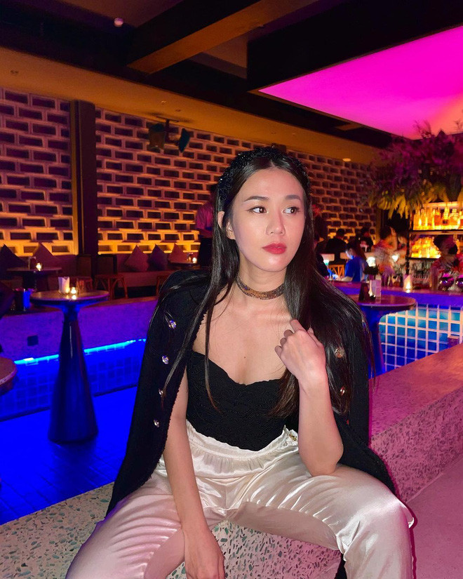 Hôm nào đẹp trời, tâm trạng phơi phới lại thấy Ngọc Thảo lên đồ tưng bừng, lên bar quẩy cực gắt.