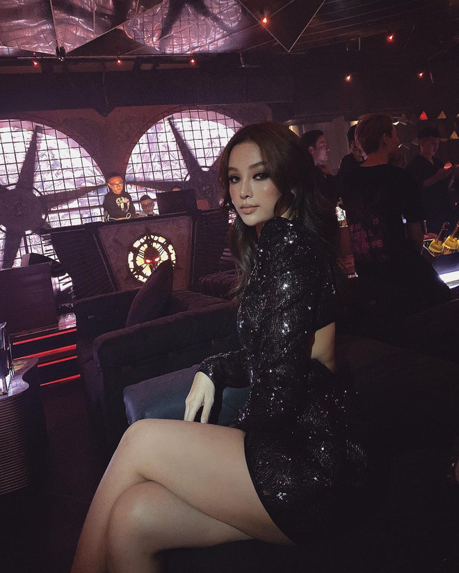 Rõ ràng đã làm mẹ rồi mà Huyền Baby vẫn cực kỳ chất lượng trong những bộ đồ quẩy.