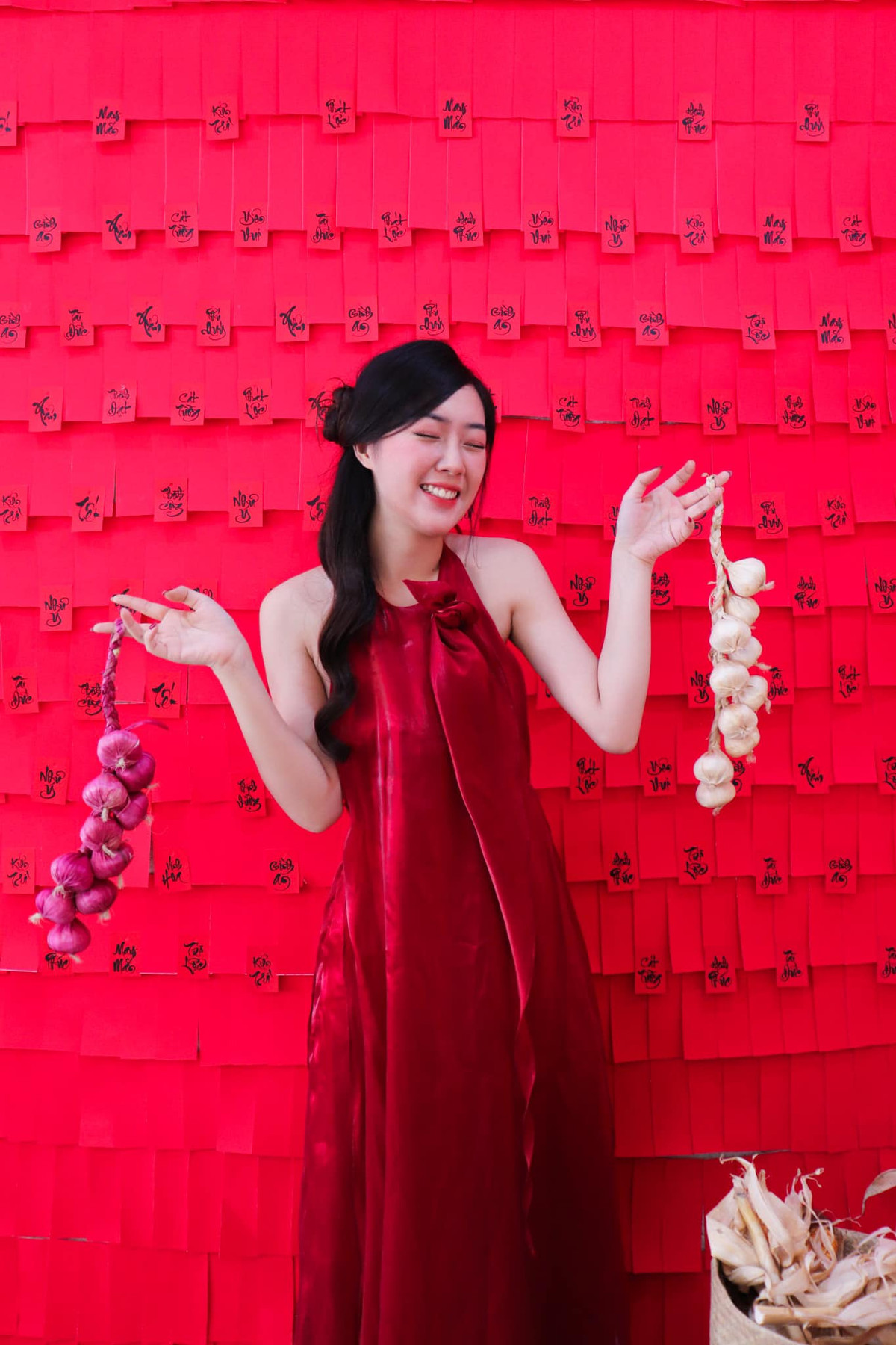 Năm 16 tuổi, vì đam mê tiếng Anh, Thương Huyền quyết định gia nhập một cộng đồng học thuật, từ đây dần dần nuôi ước mơ trở thành người dẫn chương trình.