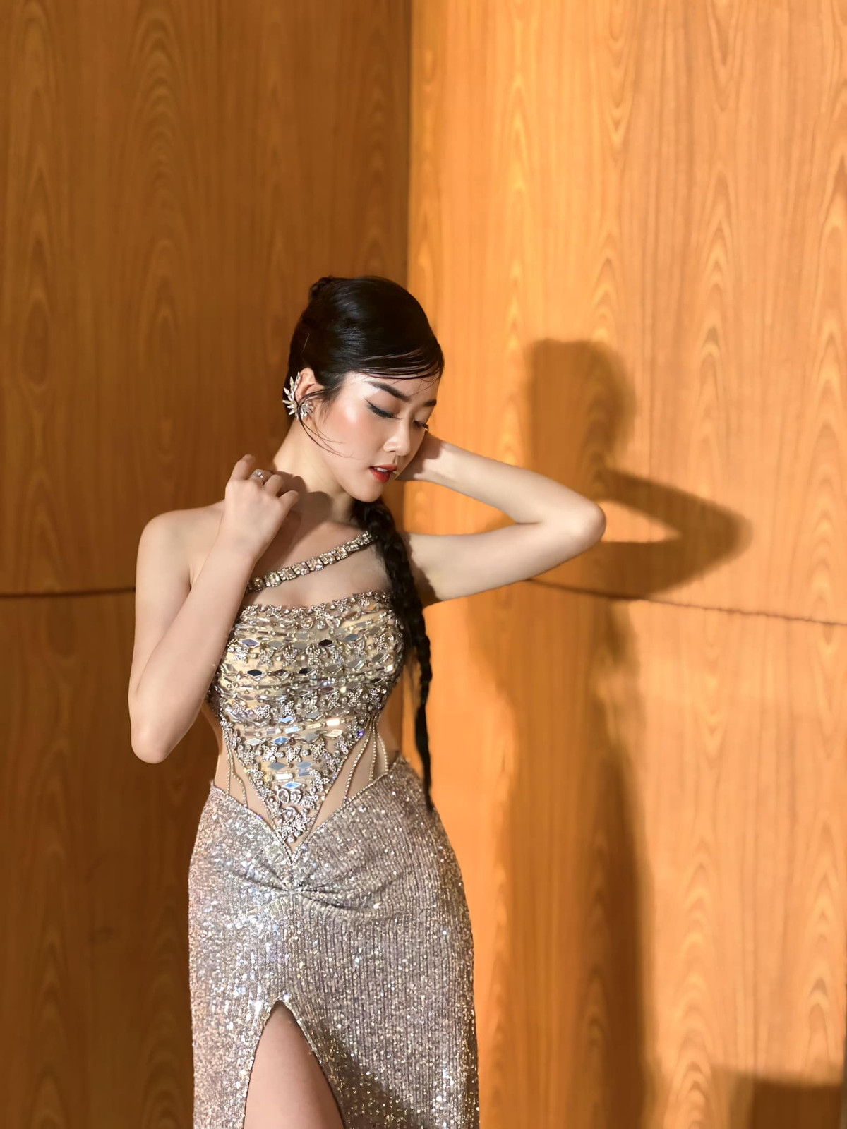 Thương Huyền cho biết: "Vì quê tôi ở Nghệ An - mọi người đặt khá nặng vào chuyện học hành, các hoạt động khác cũng không phải thứ được ưu tiên...