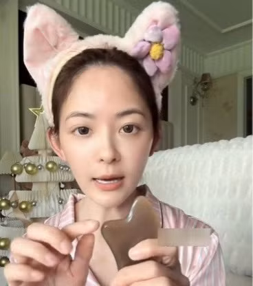 Nhìn vào hình ảnh này, có lẽ khó ai nghĩ đây là một bà mẹ 50 tuổi.