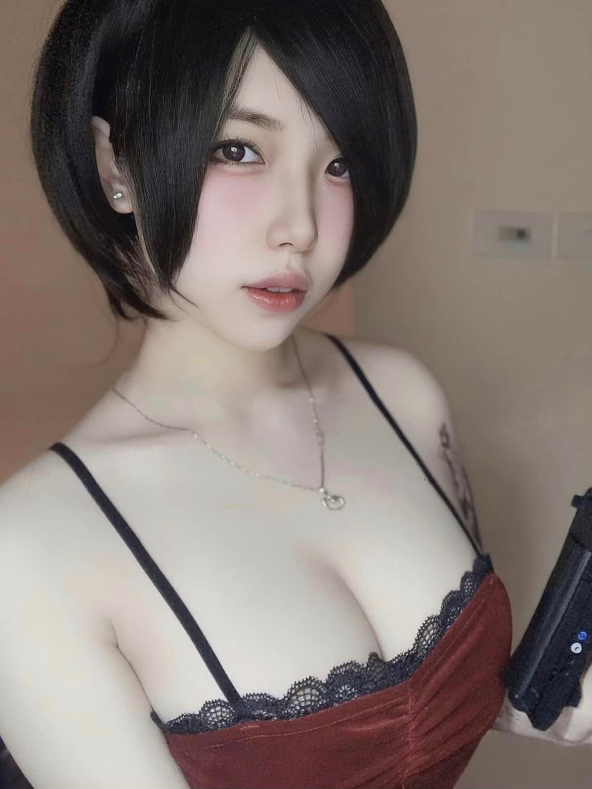 Thay vì lựa chọn đăng tải sản phẩm cosplay lên các diễn đàn game trong nước, nữ coser lại hướng tới các nhóm cộng đồng game thủ Liên Quân quốc tế và thành công thu hút sự chú ý một cách nhanh chóng.