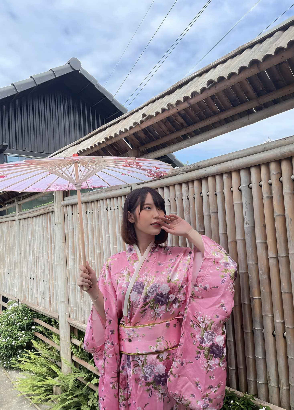 Có thể khẳng định nữ coser Huyền Linh đang rất thành công trên thị trường quốc tế, tận dụng khéo léo sự mến mộ của fan và ngày càng được biết đến rộng rãi.