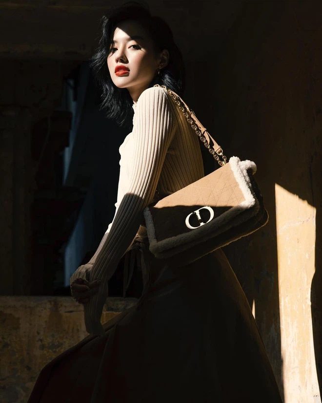 Vì những điểm chung trên nên trong một khoảnh khắc, Khánh Linh giống nữ thần họ Song khiến nhiều netizen Việt phải bất ngờ.