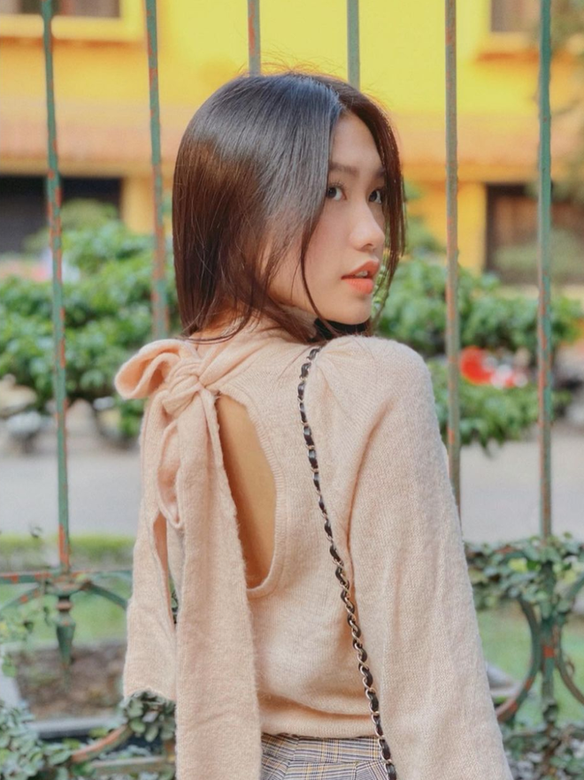 Trên Instagram, Doãn Hải My là một trong những cái tên được dân tình đặc biệt quan tâm bởi phong cách ăn mặc giản dị, thanh lịch.